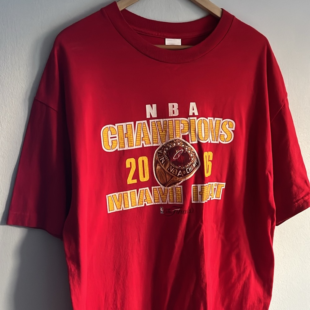 Miami Heat 2006 NBA Champions T-Shirt / XL / Y2K Vintage